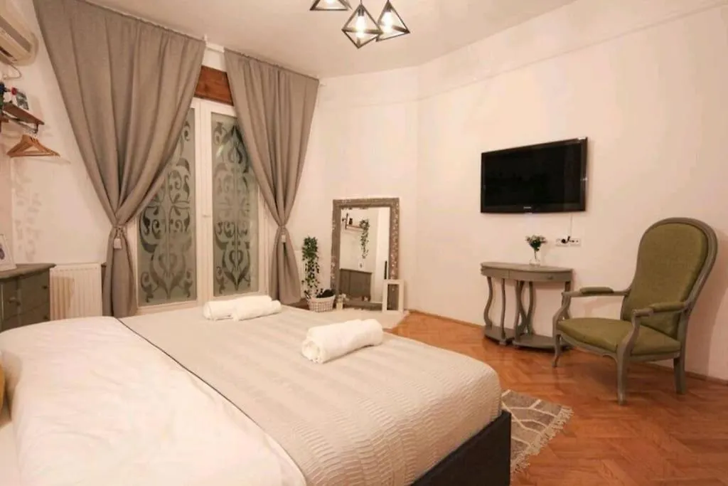 University Square - Old Town Bucharest Apartment